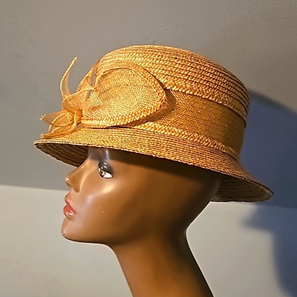 NWOT, Betmar New York Designer Straw Hat w/Front Flower Decor, Tan - Picture 4 of 12